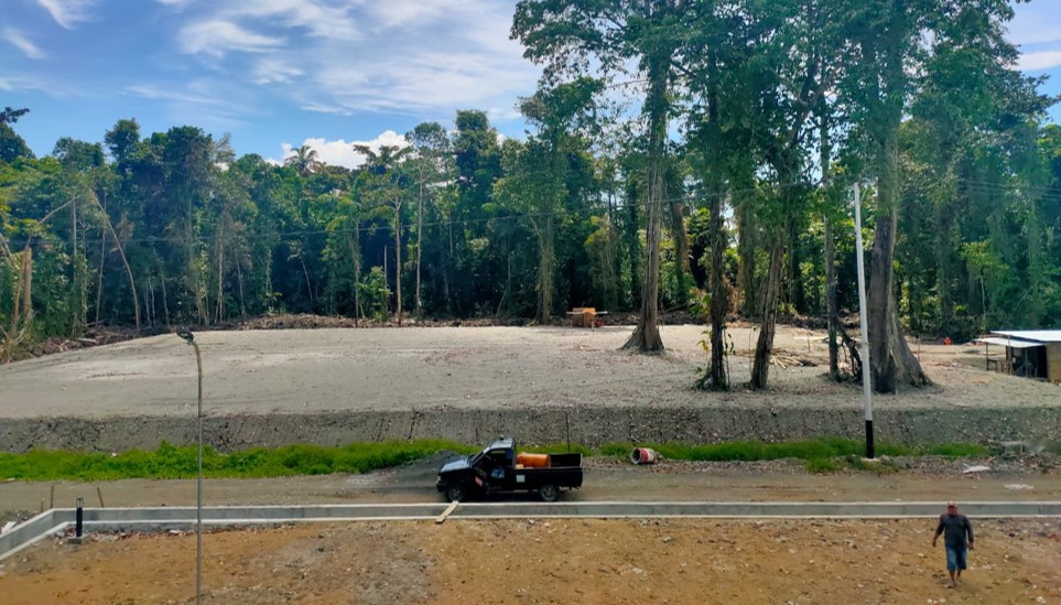 Pematangan Lahan Area Kantor Satuan Dan Kedinasan Koarmada III  Di Salawati Sorong Tahap I