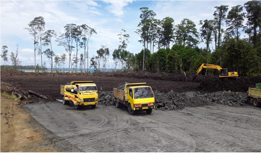 Pematangan Lahan Area Kantor Satuan Dan Kedinasan Koarmada III  Di Salawati Sorong Tahap I