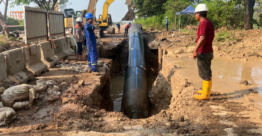 Pekerjaan Horizontal Drilling Direction (HDD) pada Paket Pembangunan Jaringan Perpipaan Transmisi Sistem DC Cilincing Segmen 2, Sistem Hilir Tahap I SPAM Regional Jatiluhur I, Provinsi DKI Jakarta